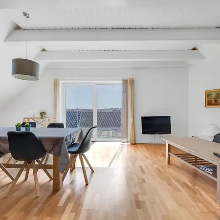 Apartman With Sea View In