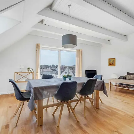 Apartman With Sea View In *